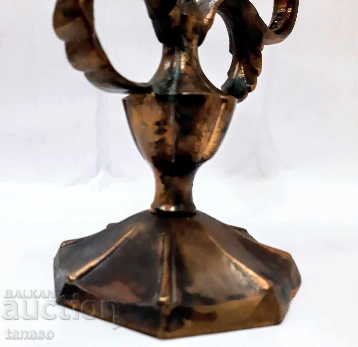 Аукцион Стар бароков двоен свещник (1.3) Аукцион Стар бароков двоен свещник (1.3)