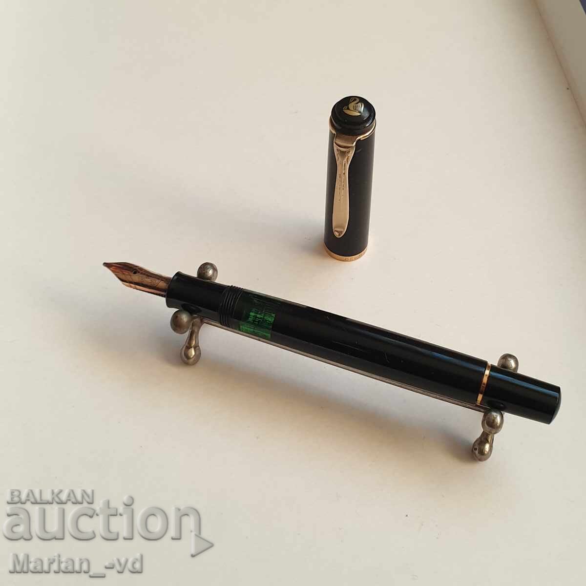 Delivery of Pelikan M200 fountain pen with 14 carat gold nib Delivery of Pelikan M200 fountain pen with 14 carat gold nib