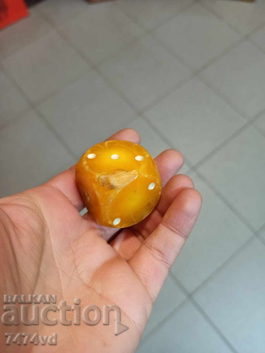 Auction HUGE AMBER DICE, DR. Auction HUGE AMBER DICE, DR.