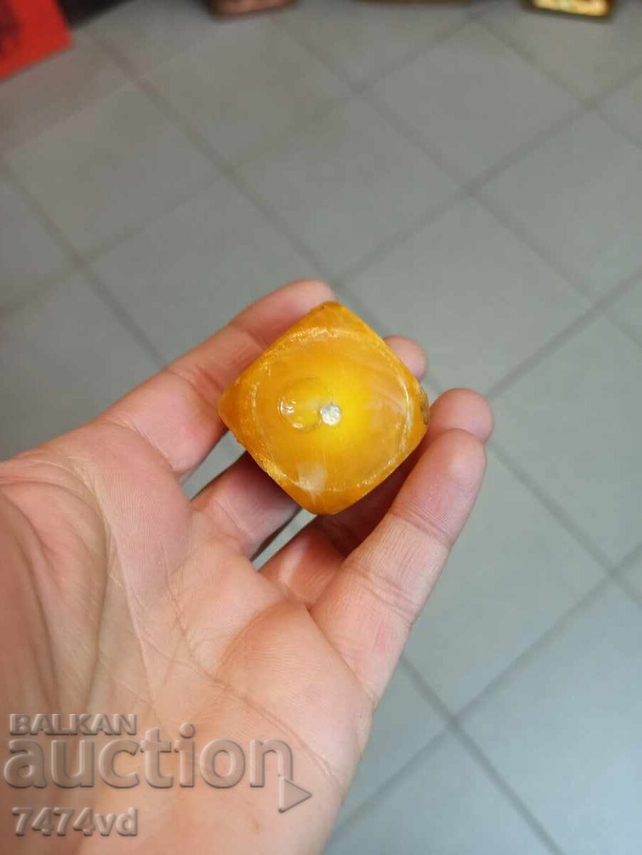 HUGE AMBER DICE, DR. - 6 HUGE AMBER DICE, DR. - 6