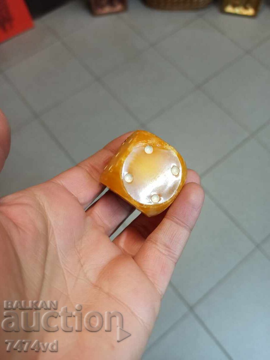 HUGE AMBER DICE, DR. - 7 HUGE AMBER DICE, DR. - 7