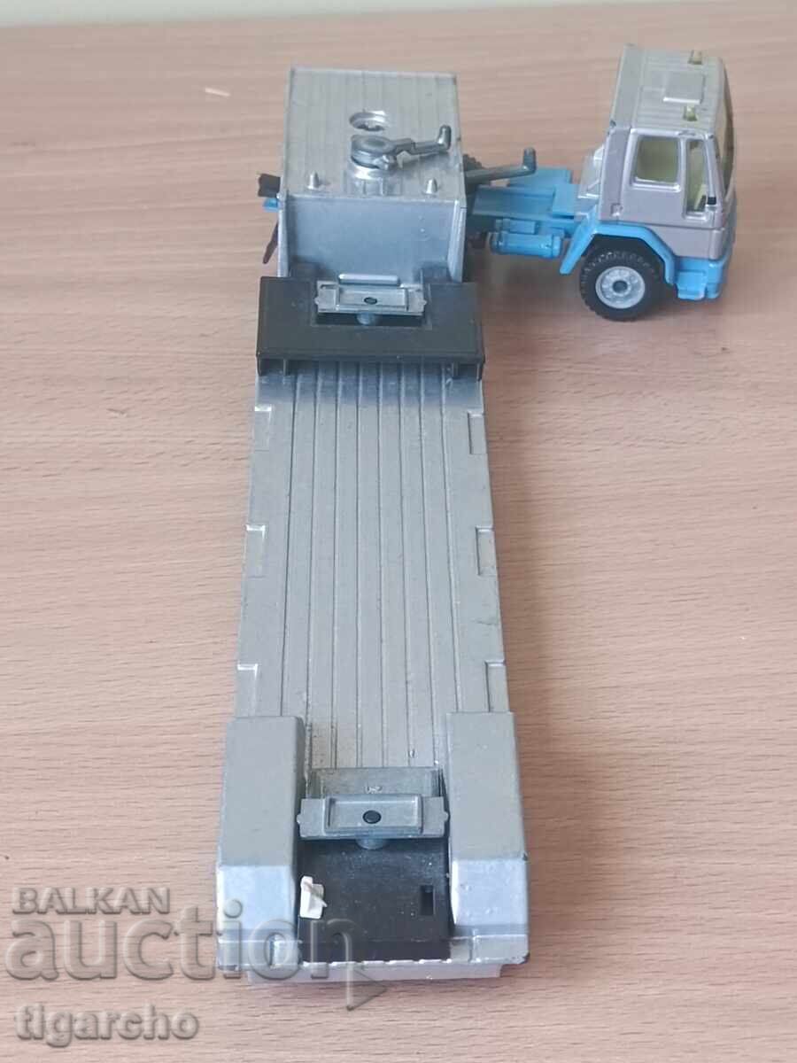 Auction Ford metal truck Auction Ford metal truck