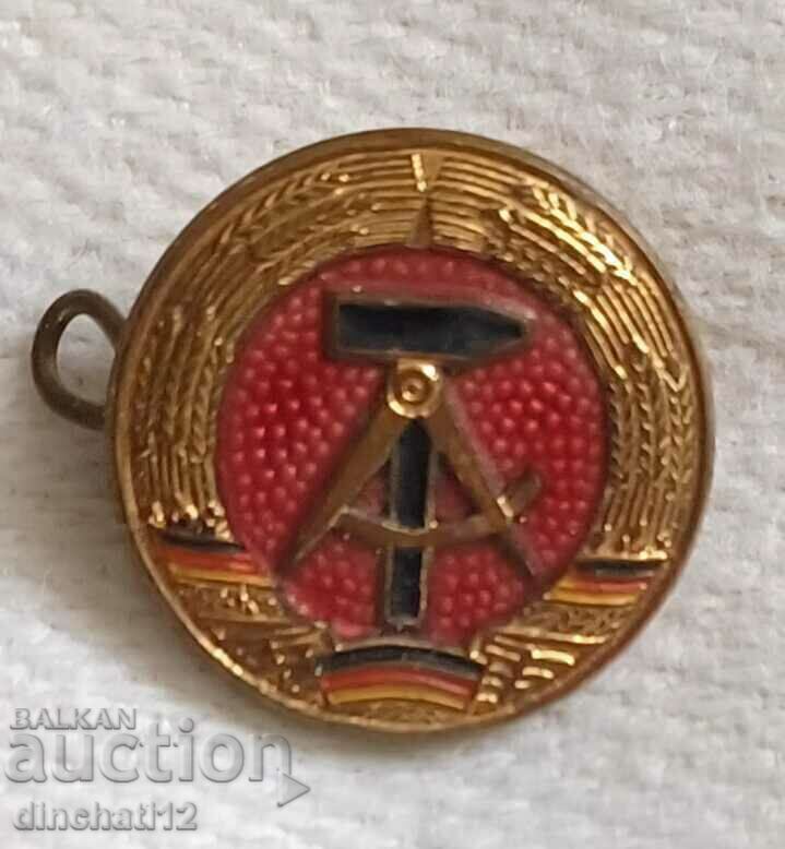 Germania. Abzeichen DDR - Abzeichen DDR cu preț 9.00 BGN | € 4.60