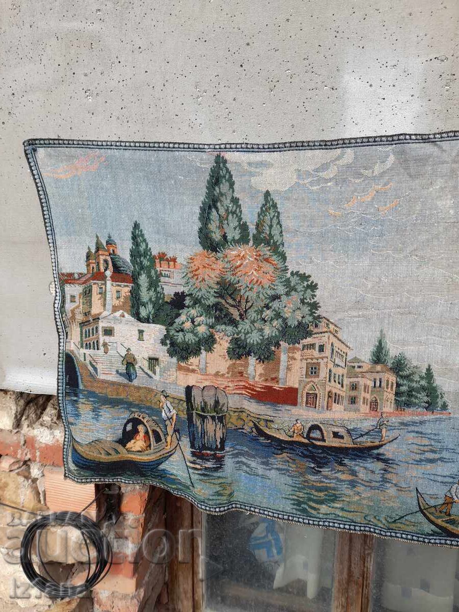 Covor antic, tapet cu preț 100.00 BGN | € 51.13 Covor antic, tapet cu preț 100.00 BGN | € 51.13