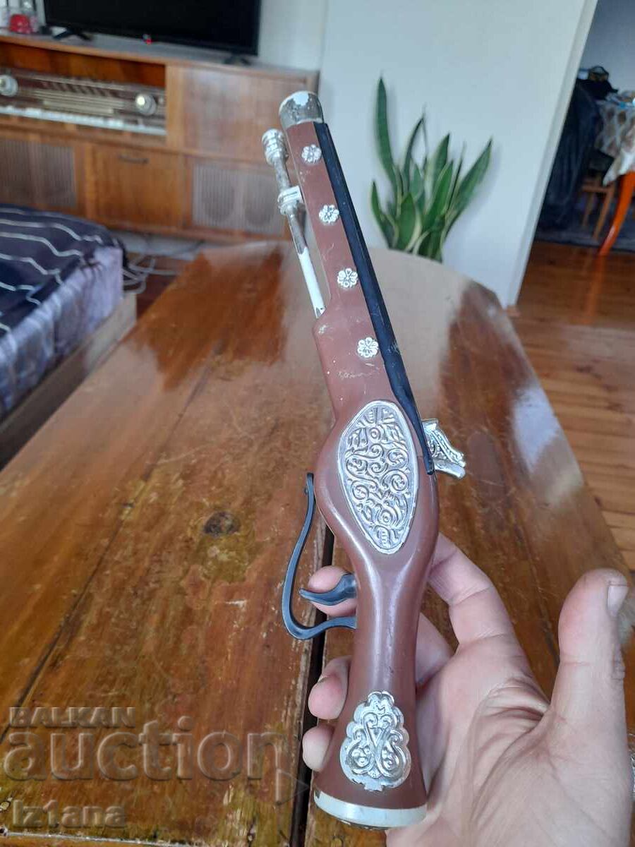 Ένα παλιό παιδικό όπλο με τιμή 42.00 BGN | € 21.47