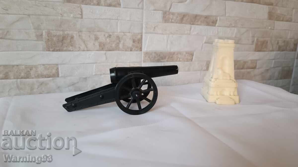 Licitație Figurine din plastic - monumentul Shipka și o minge de tun cireș Licitație Figurine din plastic - monumentul Shipka și o minge de tun cireș