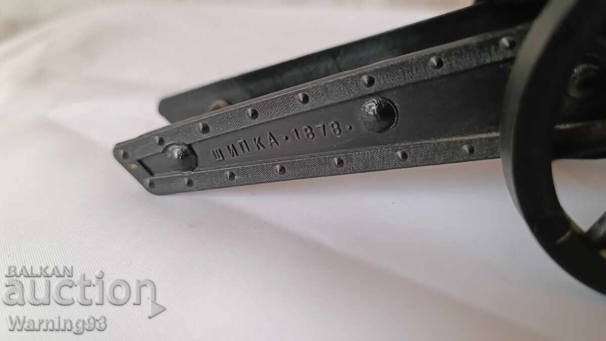 Delivery of Plastic figures - the Shipka monument and a cherry cannon ball Delivery of Plastic figures - the Shipka monument and a cherry cannon ball