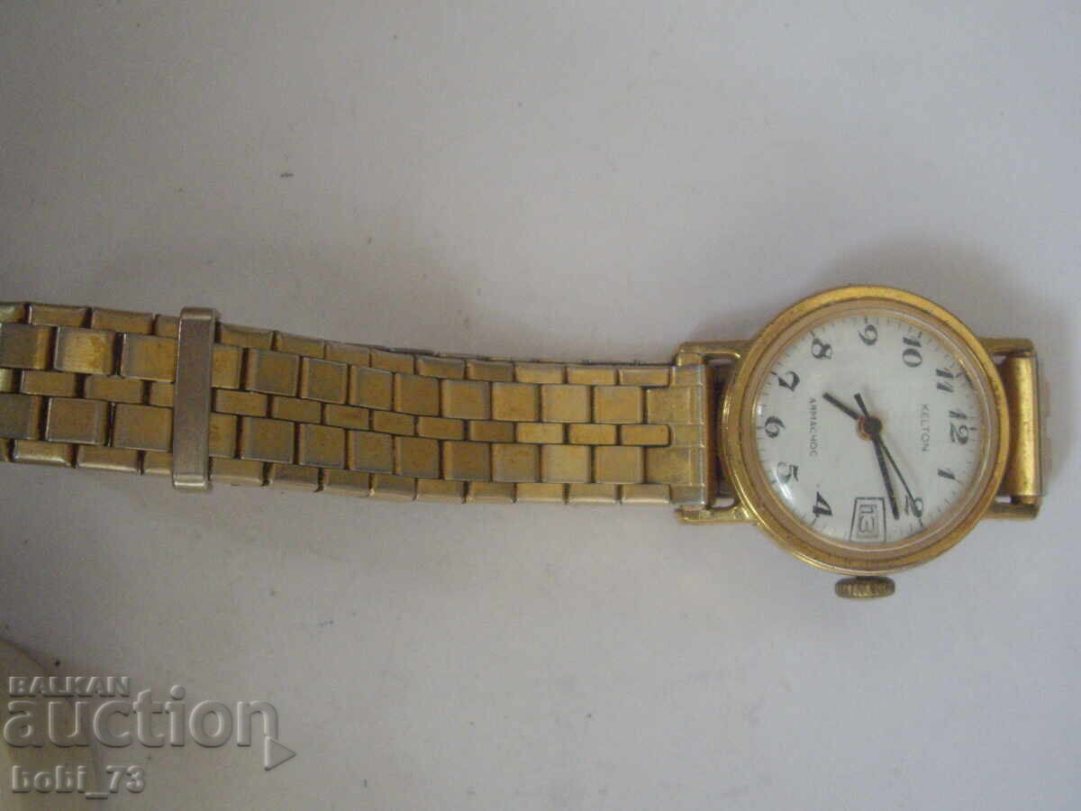 Old gold plated ladies watch. Old gold plated ladies watch.