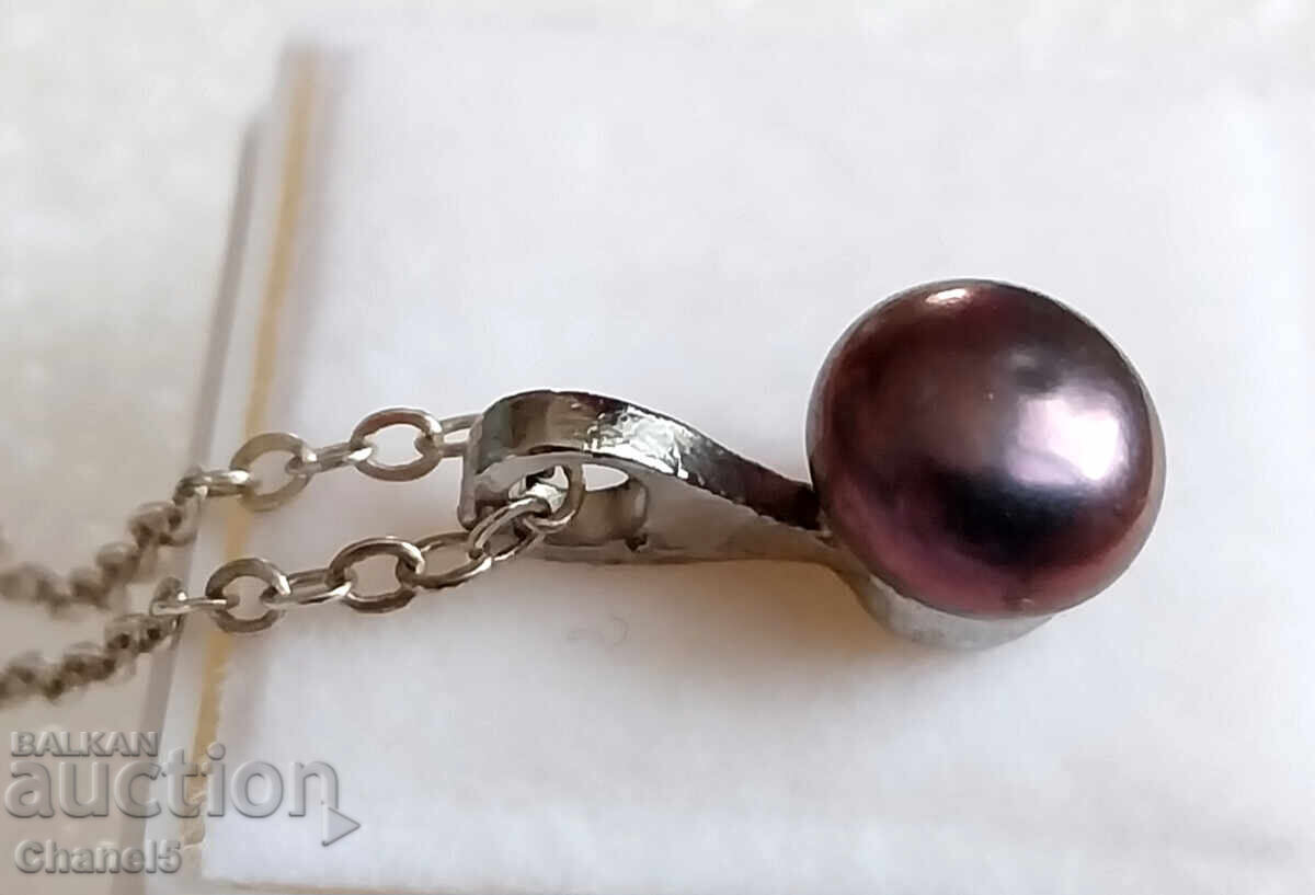 Auction MEDALLION with NATURAL BLACK PEARL (960) Auction MEDALLION with NATURAL BLACK PEARL (960)