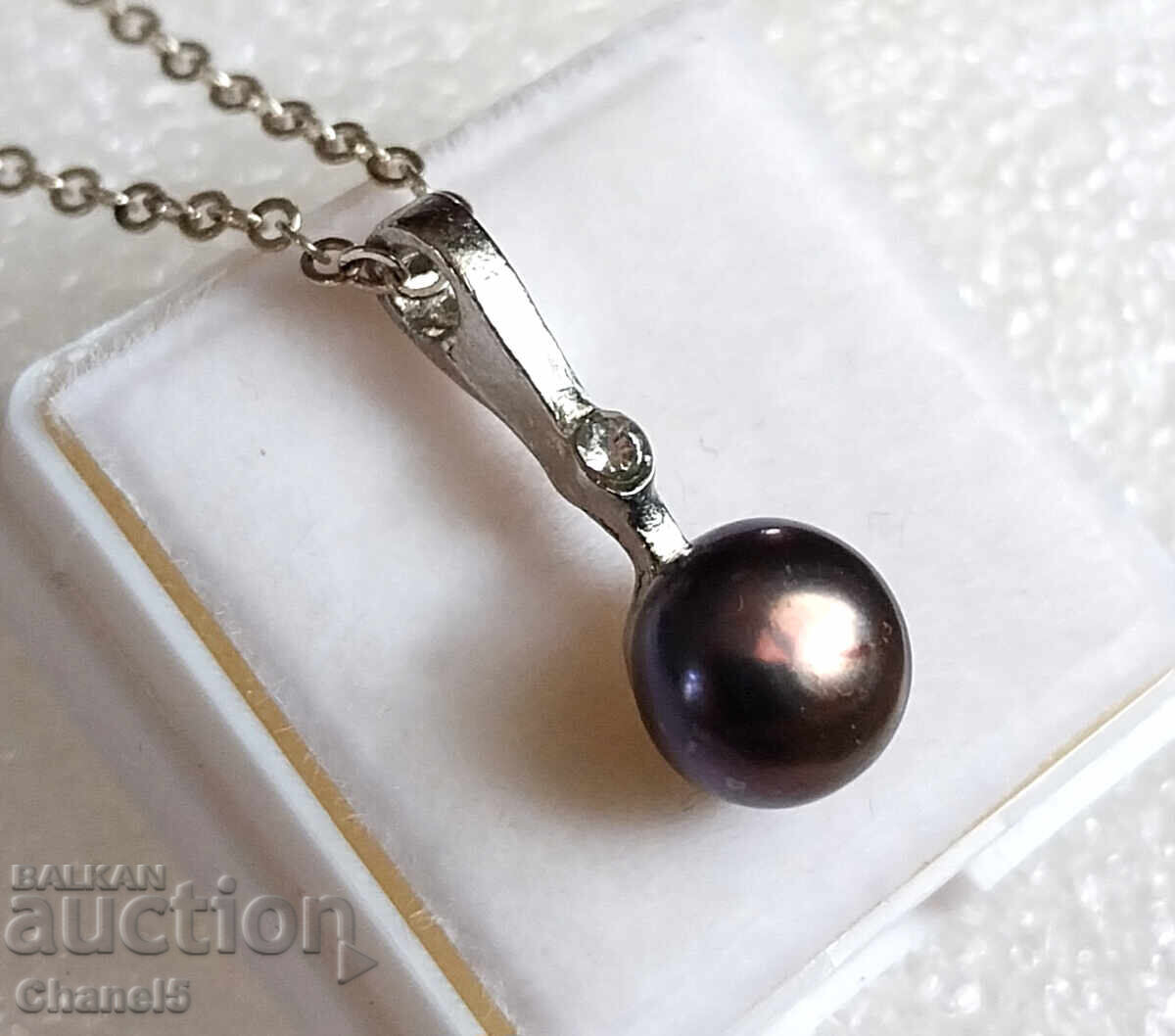 MEDALLION with NATURAL BLACK PEARL (961) MEDALLION with NATURAL BLACK PEARL (961)