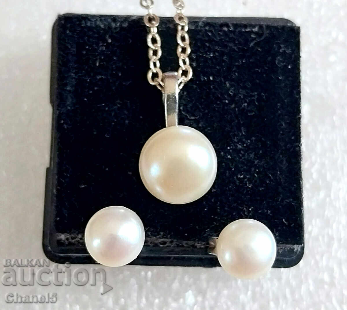 EARRINGS and MEDALLION with NATURAL PEARLS, CREAM COLOR (962) with price 19.90 BGN | € 10.17 EARRINGS and MEDALLION with NATURAL PEARLS, CREAM COLOR (962) with price 19.90 BGN | € 10.17