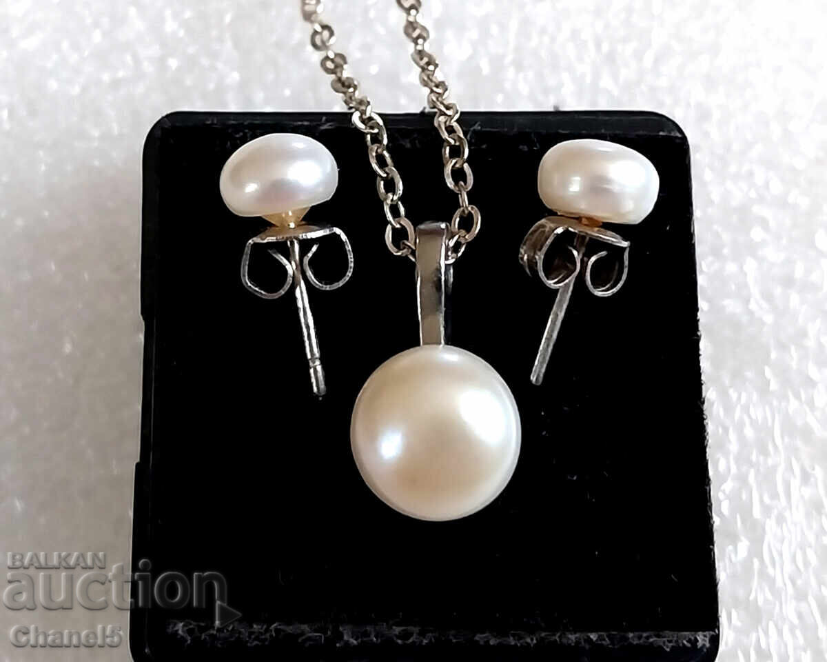 Auction EARRINGS and MEDALLION with NATURAL PEARLS, CREAM COLOR (962) Auction EARRINGS and MEDALLION with NATURAL PEARLS, CREAM COLOR (962)