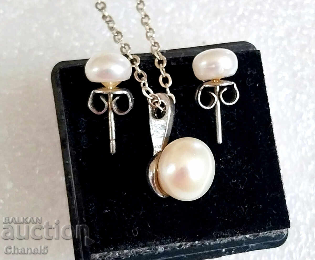 Delivery of EARRINGS and MEDALLION with NATURAL PEARLS, CREAM COLOR (962) Delivery of EARRINGS and MEDALLION with NATURAL PEARLS, CREAM COLOR (962)