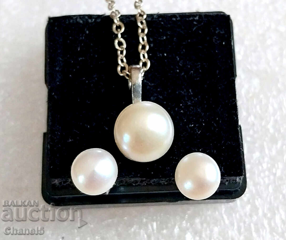 EARRINGS and MEDALLION with NATURAL PEARLS, CREAM COLOR (962) - 6 EARRINGS and MEDALLION with NATURAL PEARLS, CREAM COLOR (962) - 6