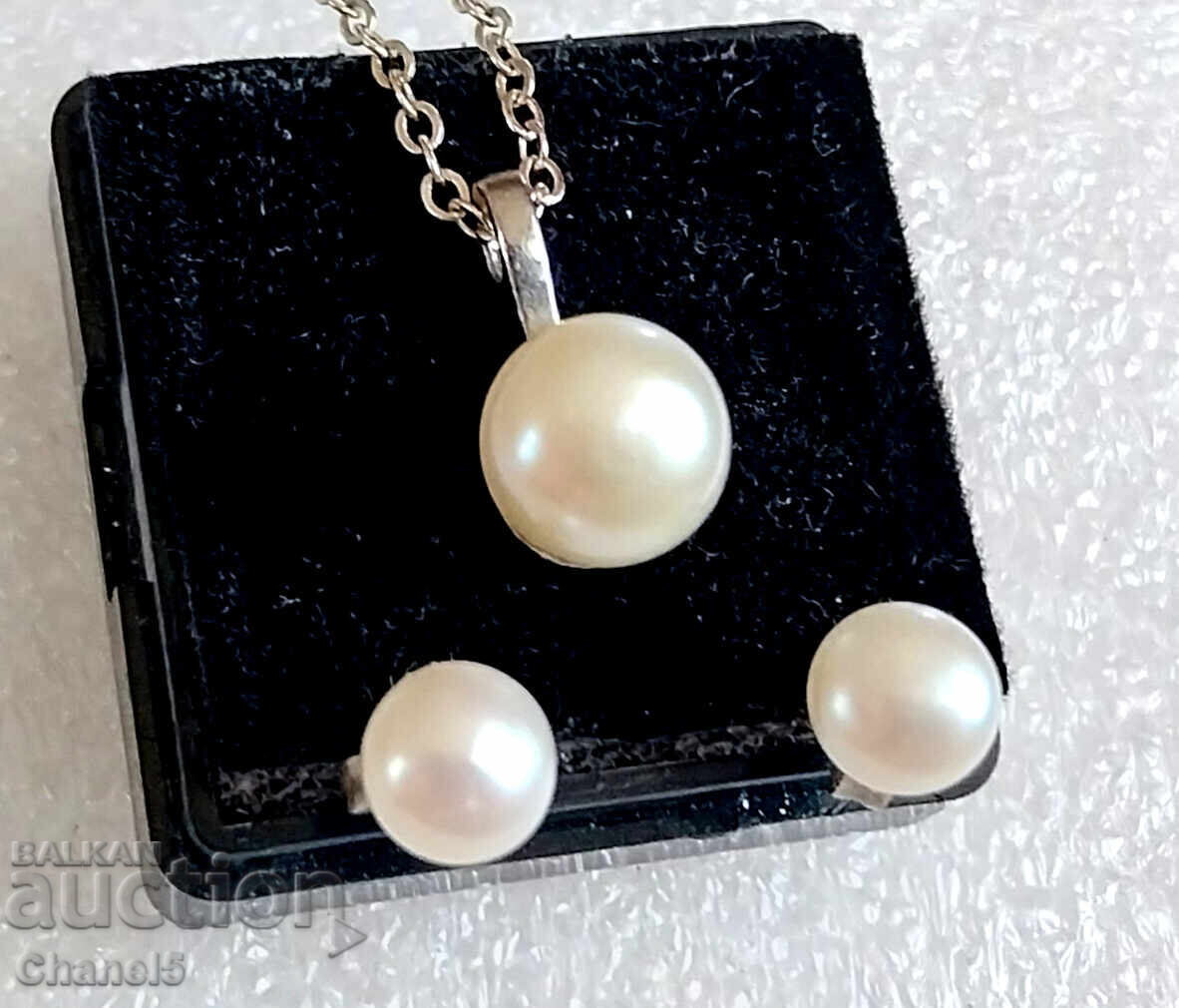 EARRINGS and MEDALLION with NATURAL PEARLS, CREAM COLOR (962) - 7 EARRINGS and MEDALLION with NATURAL PEARLS, CREAM COLOR (962) - 7
