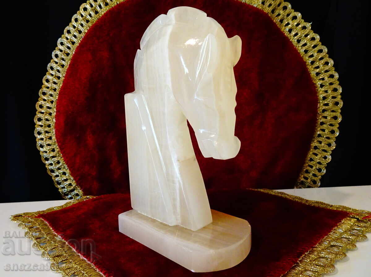 Onyx Horse figure, bookend, bookend with price 29.00 BGN | € 14.83 Onyx Horse figure, bookend, bookend with price 29.00 BGN | € 14.83