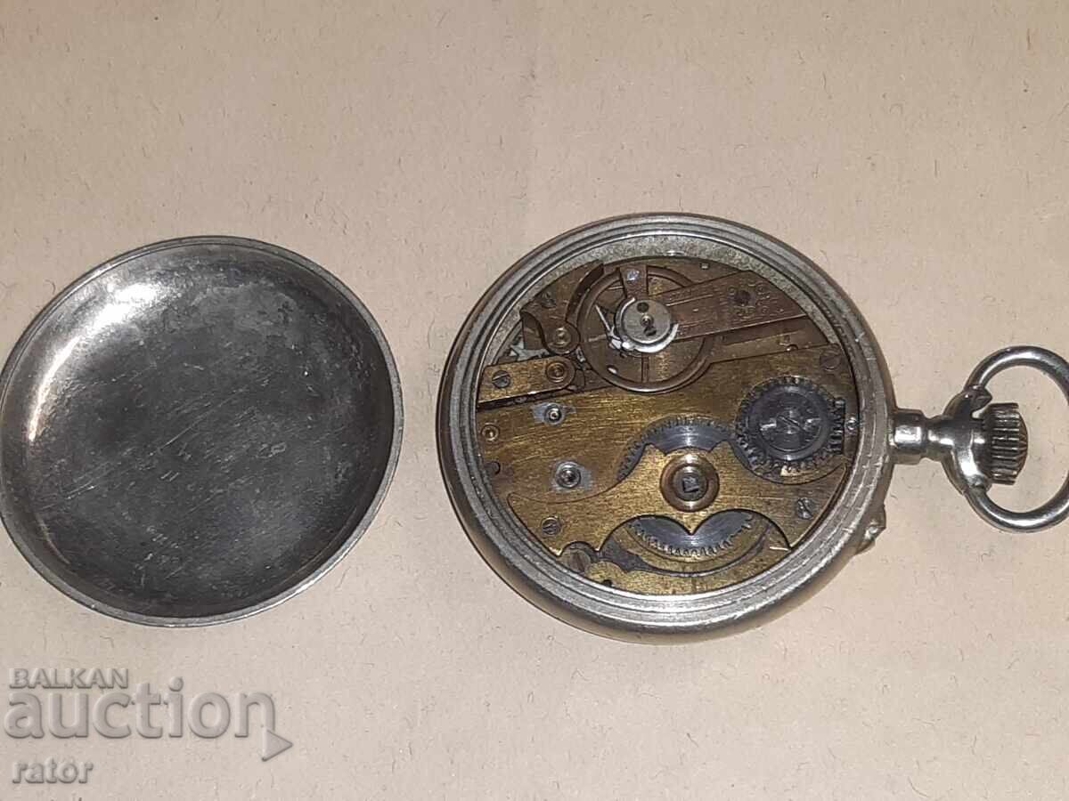 Παράδοση Ένα πολύ παλιό ρολόι τσέπης Παράδοση Ένα πολύ παλιό ρολόι τσέπης