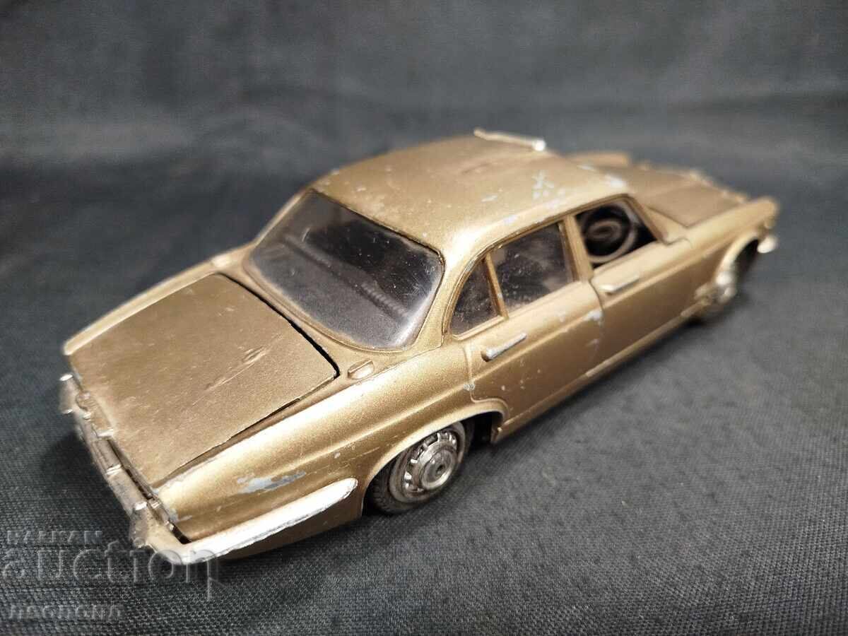 Delivery of 1/25 METAL CAR SCALE MODEL JAGUAR POLISTIL ITALY Delivery of 1/25 METAL CAR SCALE MODEL JAGUAR POLISTIL ITALY