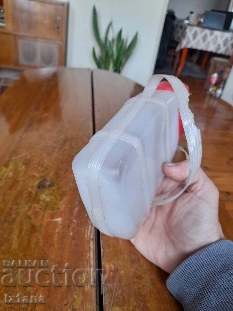 Delivery of Old plastic canteen Delivery of Old plastic canteen