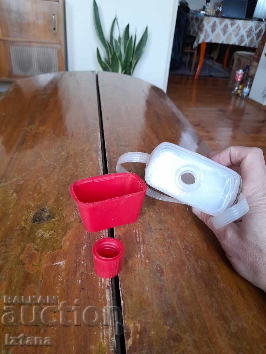 Old plastic canteen - 6 Old plastic canteen - 6