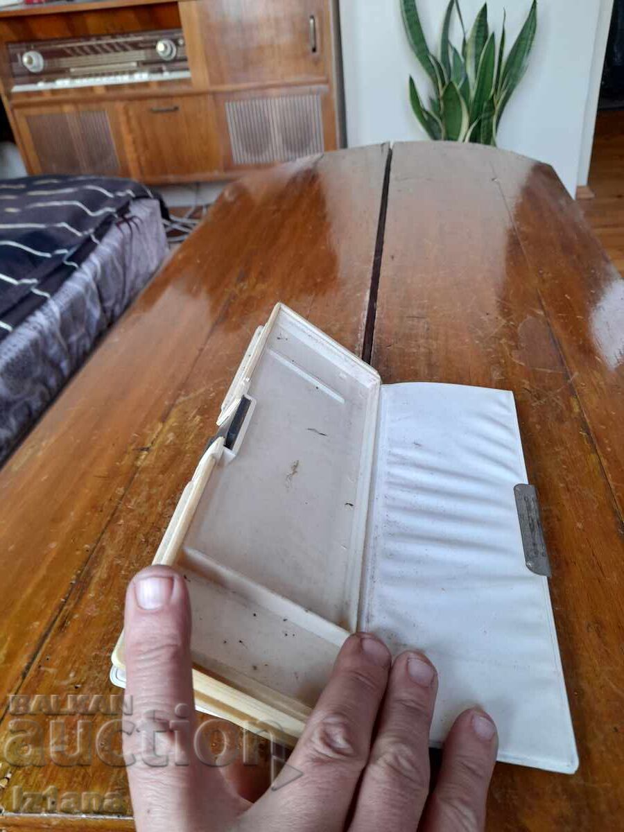 Стар ученически несесер - 5 Стар ученически несесер - 5