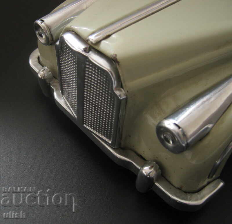 Παράδοση Κινέζος φωτογράφος μεταλλικών παιχνιδιών στο αυτοκίνητο ME630 Παράδοση Κινέζος φωτογράφος μεταλλικών παιχνιδιών στο αυτοκίνητο ME630