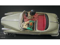 Chinese metal toy photographer in the car ME630