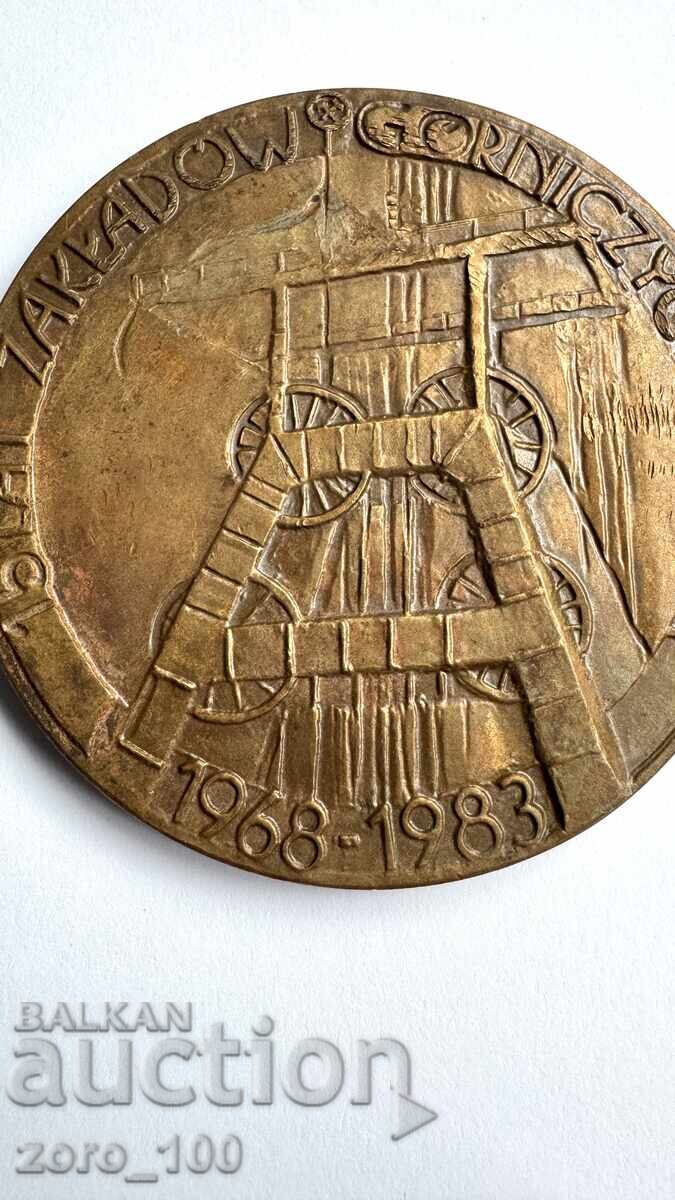 Placa cu preț 12.00 BGN | € 6.14