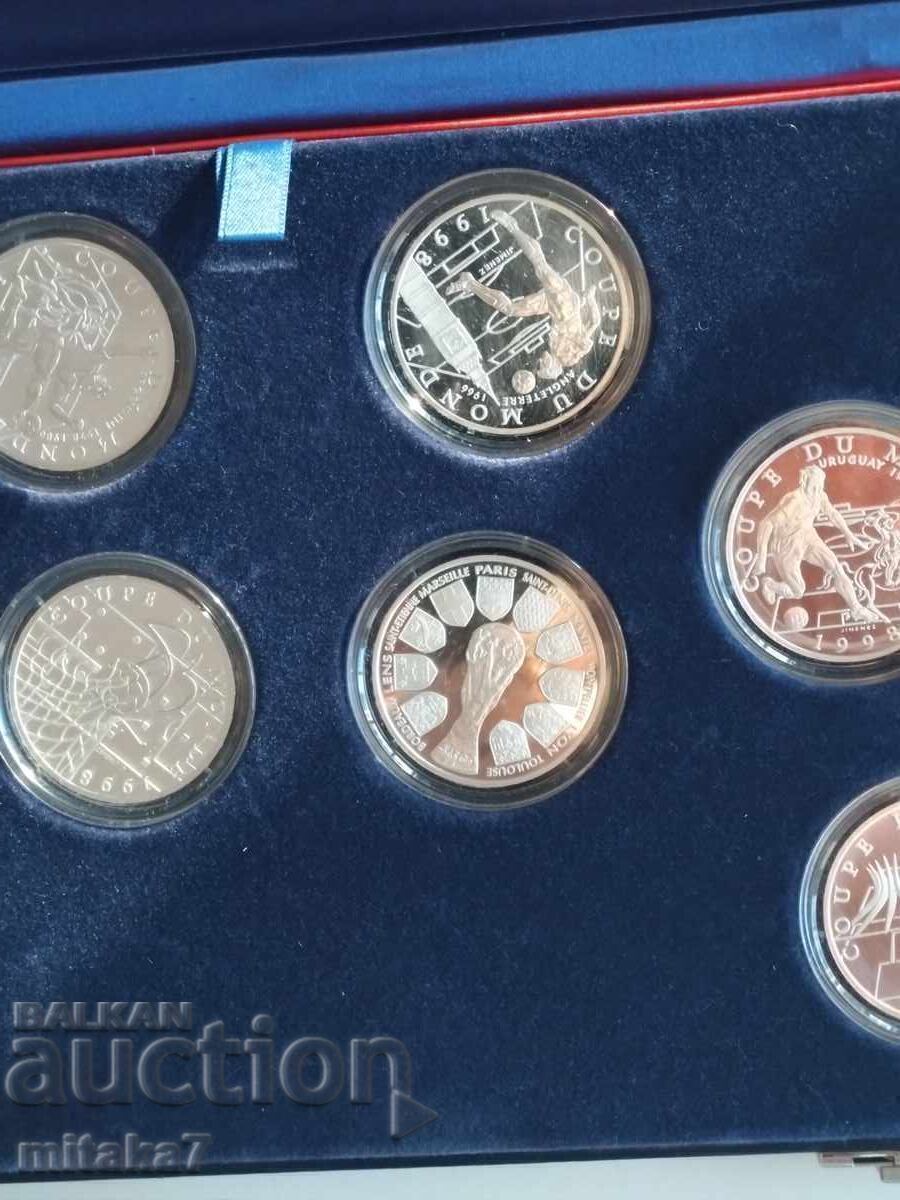 Delivery of Set of silver coins World Cup 1998