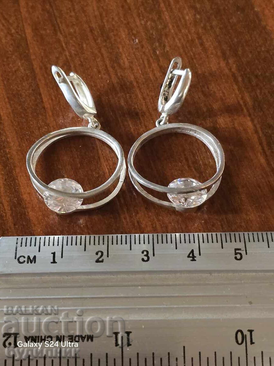 Auction Solid 925 Sterling Silver Earrings. Auction Solid 925 Sterling Silver Earrings.