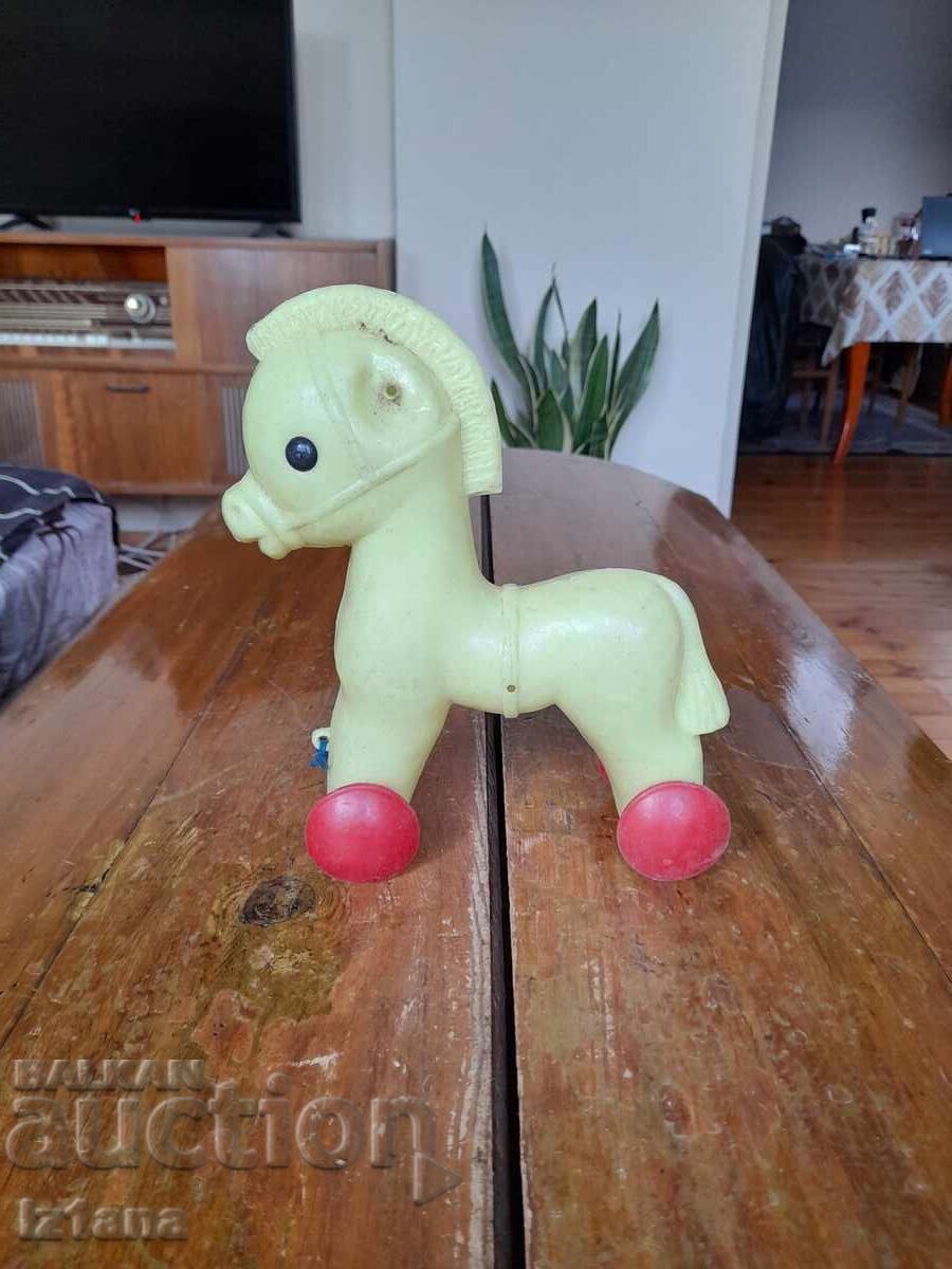 Cal vechi de jucărie