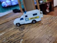 МЕТАЛНА КОЛИЧКА MATCHBOX AMBULANCE  № 41