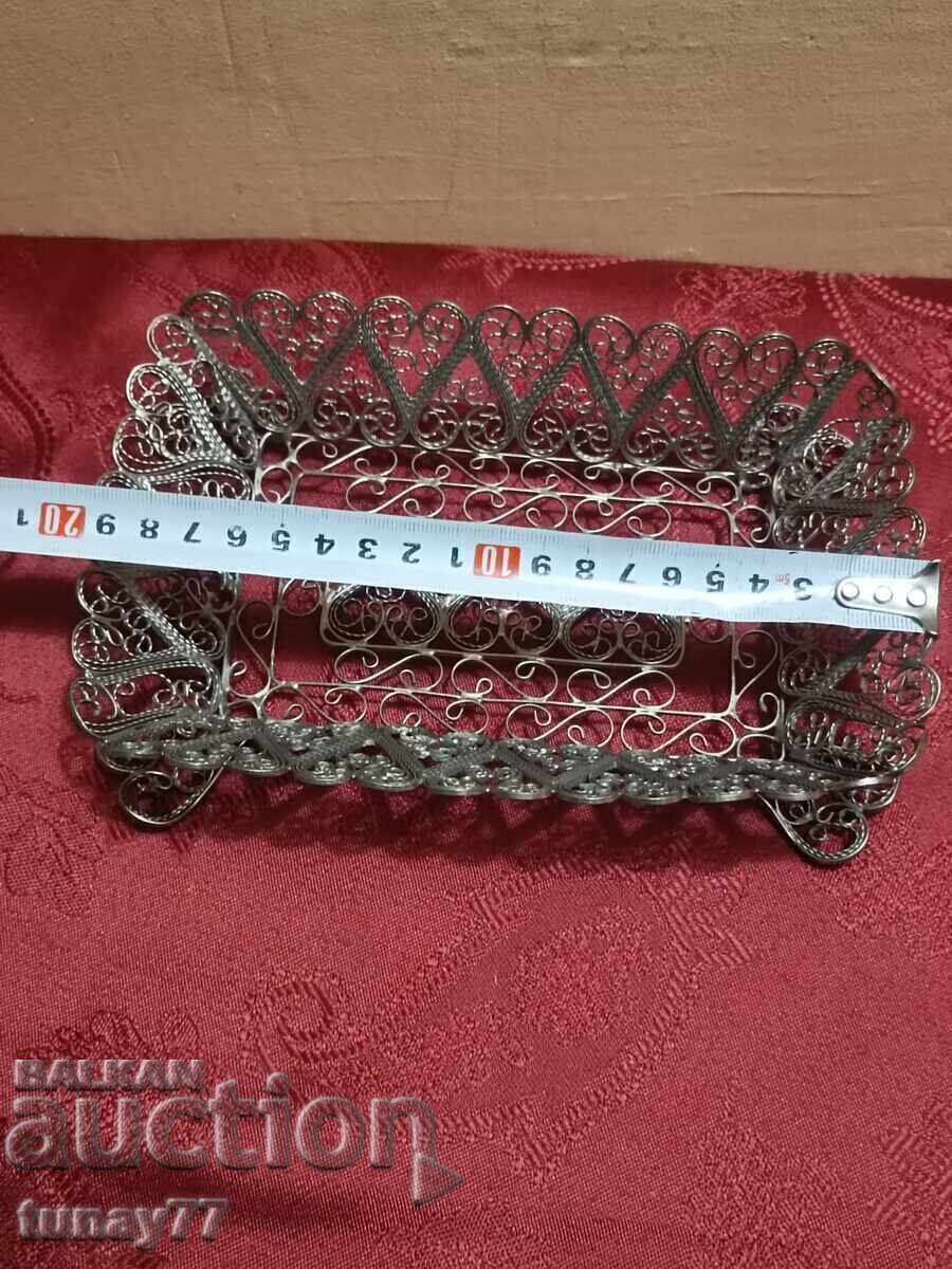 Δημοπρασία Φιλιγκράν Μπομπονιέρα από την ΕΣΣΔ, υποτίθεται της δεκαετίας του 1960. Δημοπρασία Φιλιγκράν Μπομπονιέρα από την ΕΣΣΔ, υποτίθεται της δεκαετίας του 1960.