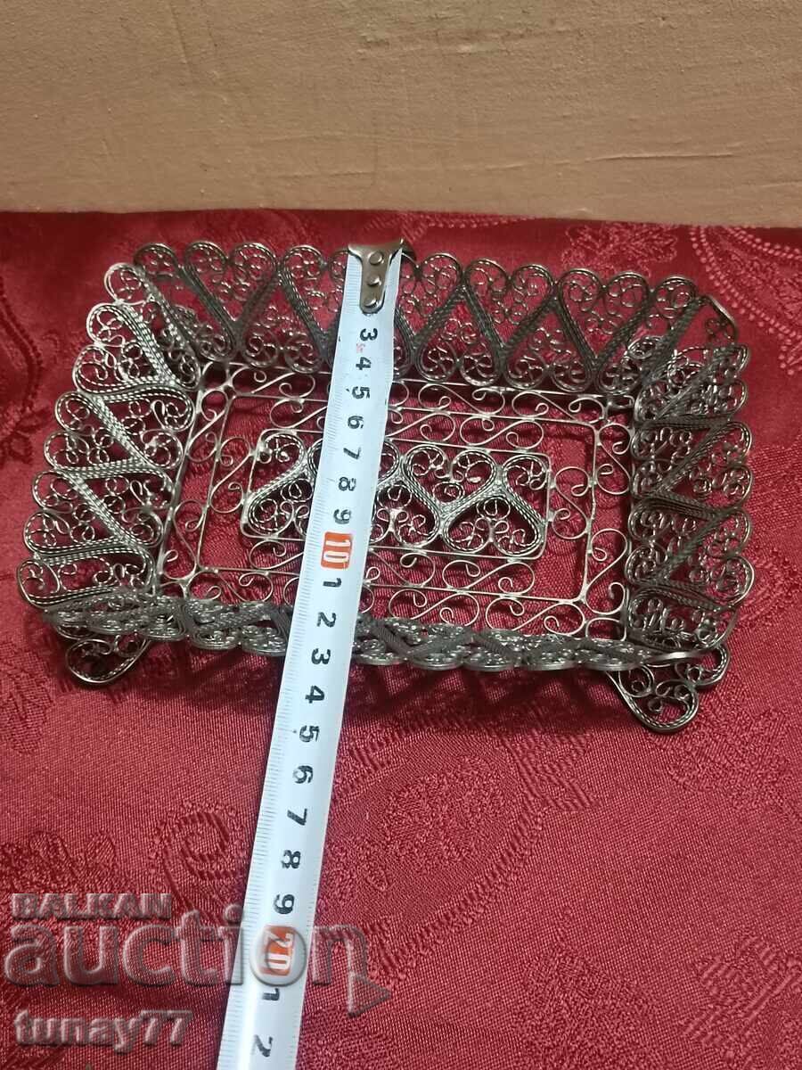 Παράδοση Φιλιγκράν Μπομπονιέρα από την ΕΣΣΔ, υποτίθεται της δεκαετίας του 1960. Παράδοση Φιλιγκράν Μπομπονιέρα από την ΕΣΣΔ, υποτίθεται της δεκαετίας του 1960.