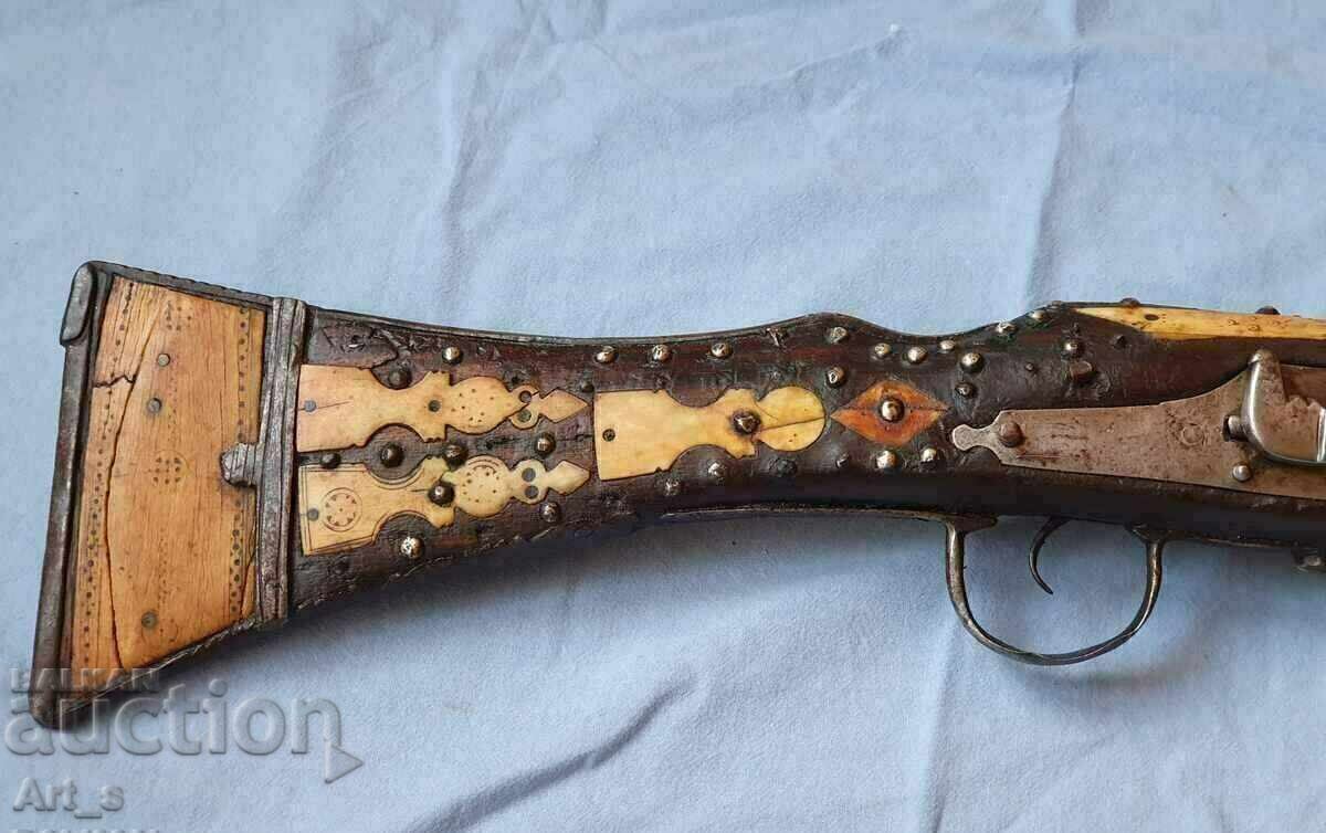 Δημοπρασία Υπέροχο πυροβόλο όπλο με πυρόλιθο από τον 17ο-18ο αιώνα, μήκους 147 εκ
