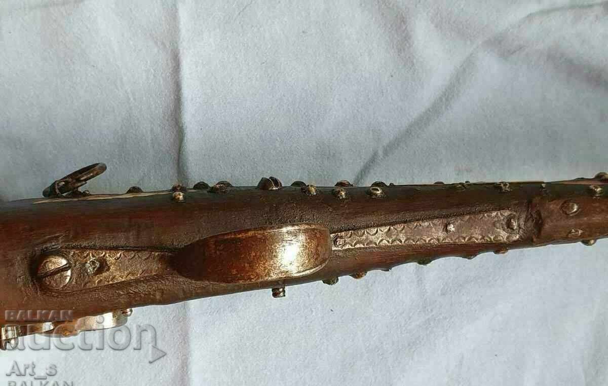 Παράδοση Υπέροχο πυροβόλο όπλο με πυρόλιθο από τον 17ο-18ο αιώνα, μήκους 147 εκ