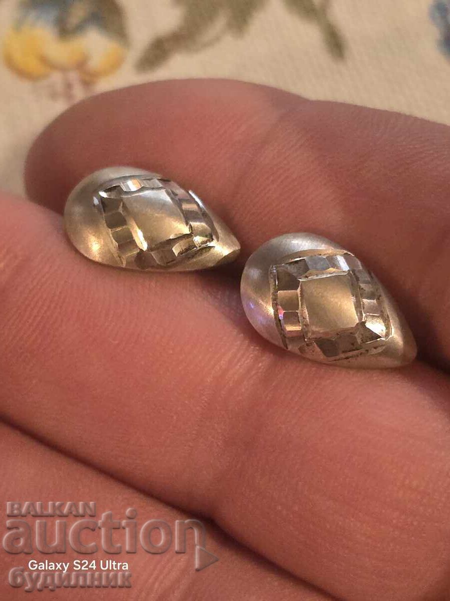 Сребърни обеци 925 Проба. с цена 22.99 лв. | € 11.75 Сребърни обеци 925 Проба. с цена 22.99 лв. | € 11.75