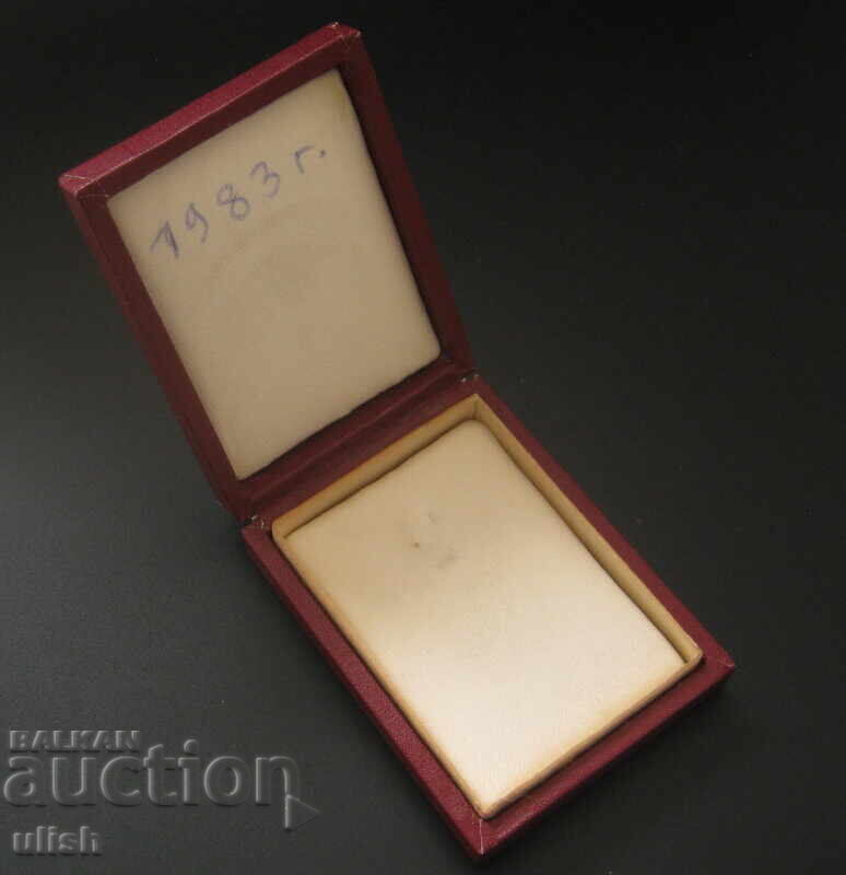 Badge Fatherland Front active duty gold box only with price 10.00 BGN | € 5.11 Badge Fatherland Front active duty gold box only with price 10.00 BGN | € 5.11