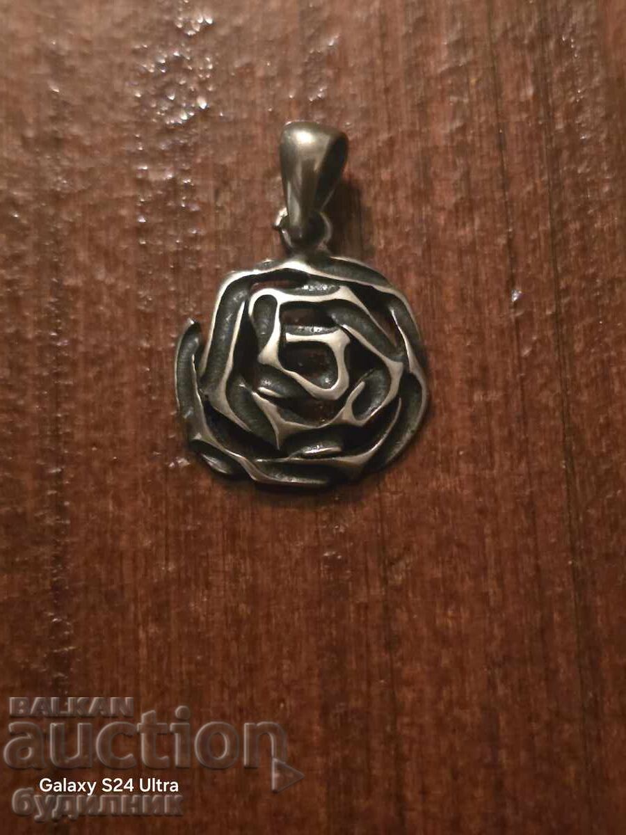 Delivery of Silver with a pendant 925 Sample. Delivery of Silver with a pendant 925 Sample.