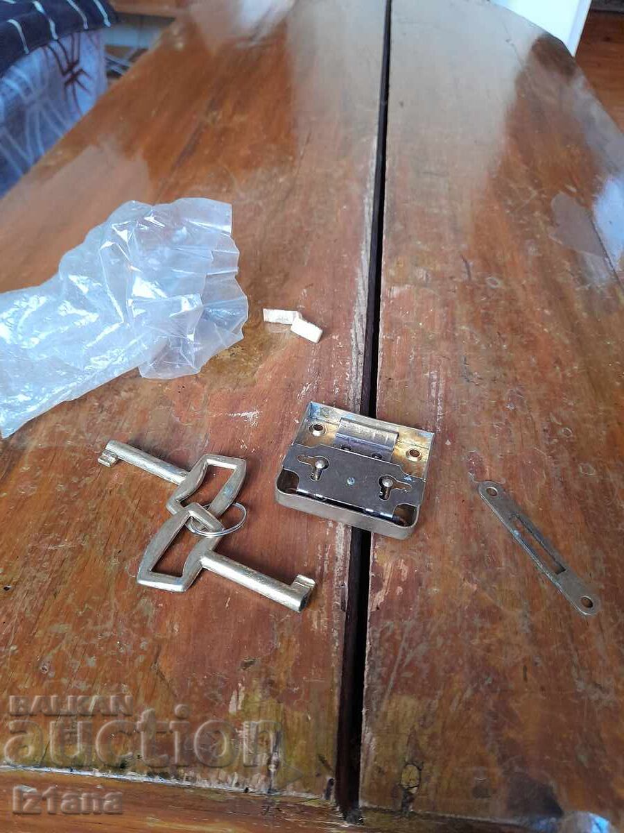 Old lock, padlock with price 22.00 BGN | € 11.25