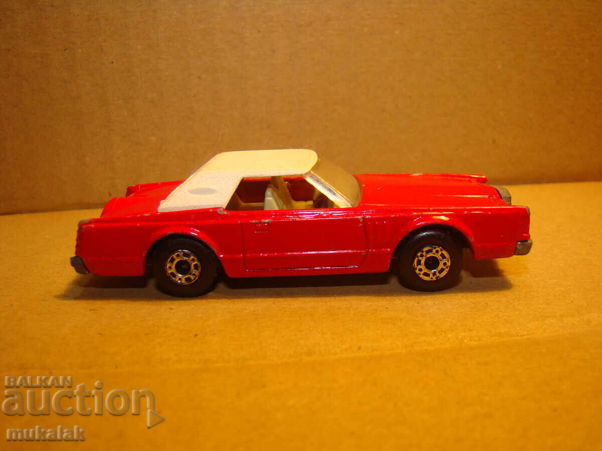 Auction  1:64??? MATCHBOX LINCOLN CONTINENTAL MODEL CAR TOY