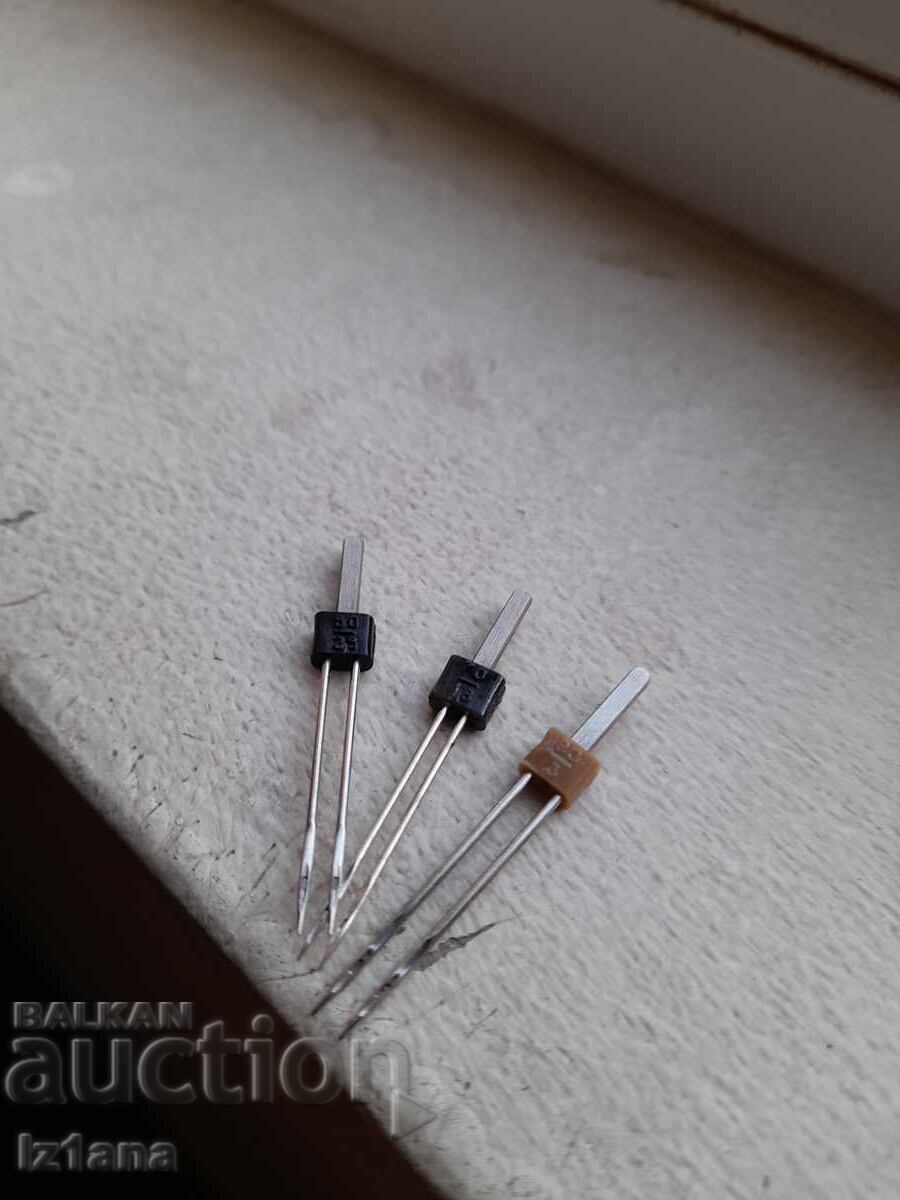 Auction  Old needle, sewing machine needles