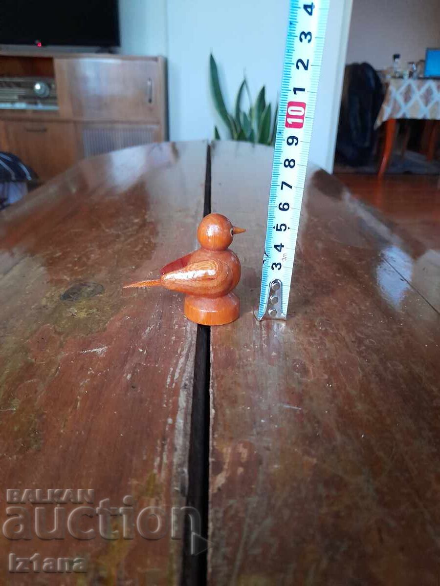 Auction Old wooden chicken figurine Auction Old wooden chicken figurine