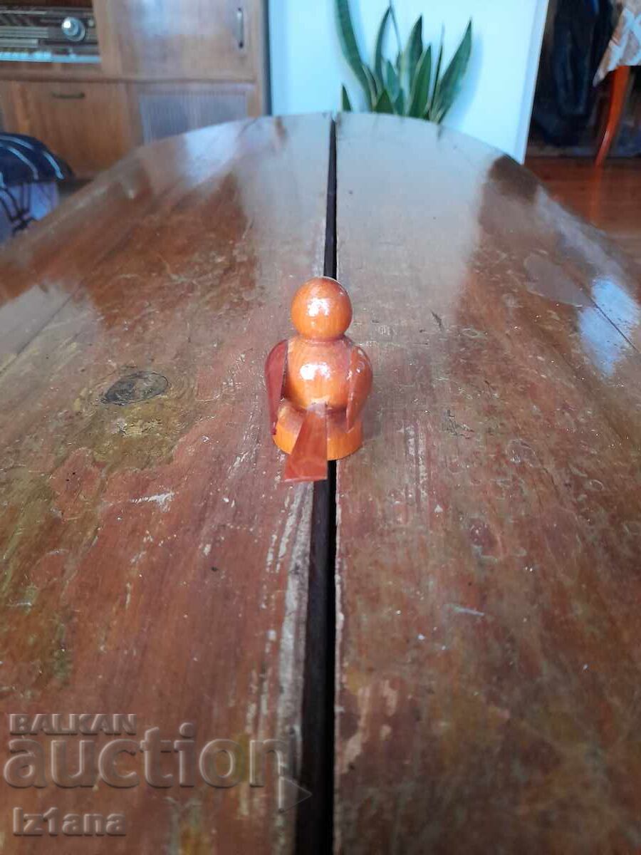 Delivery of Old wooden chicken figurine Delivery of Old wooden chicken figurine