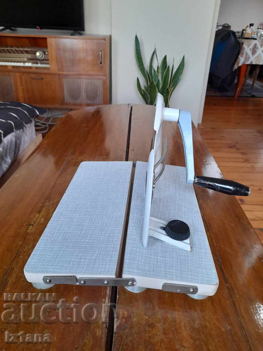 Auction Old device for cutting bread, sausages, slicer Auction Old device for cutting bread, sausages, slicer