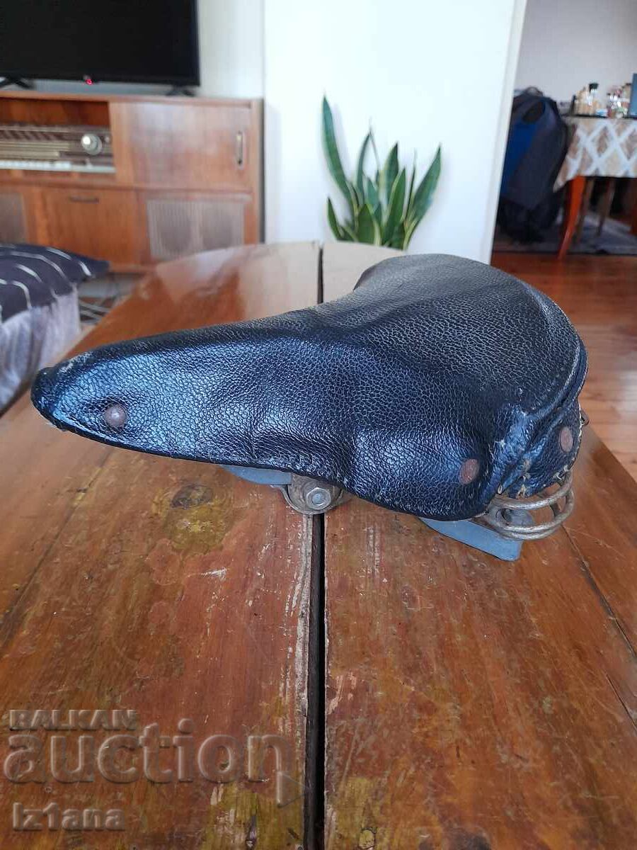 Παράδοση Παλιό κάθισμα ποδηλάτου, τροχός Παράδοση Παλιό κάθισμα ποδηλάτου, τροχός