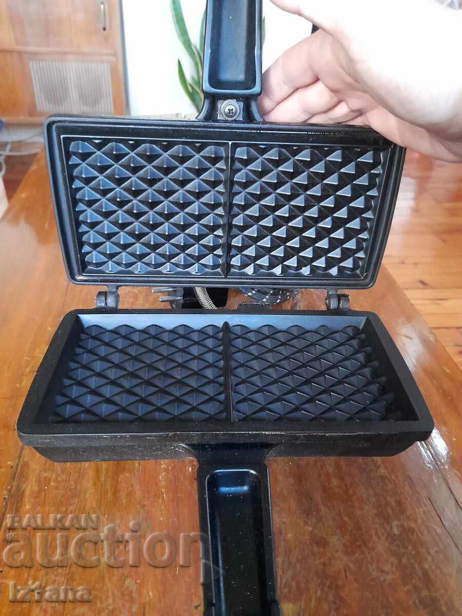Auction Old Equity waffle iron Auction Old Equity waffle iron