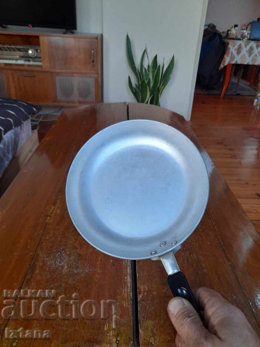 Delivery of Old aluminum pan Delivery of Old aluminum pan