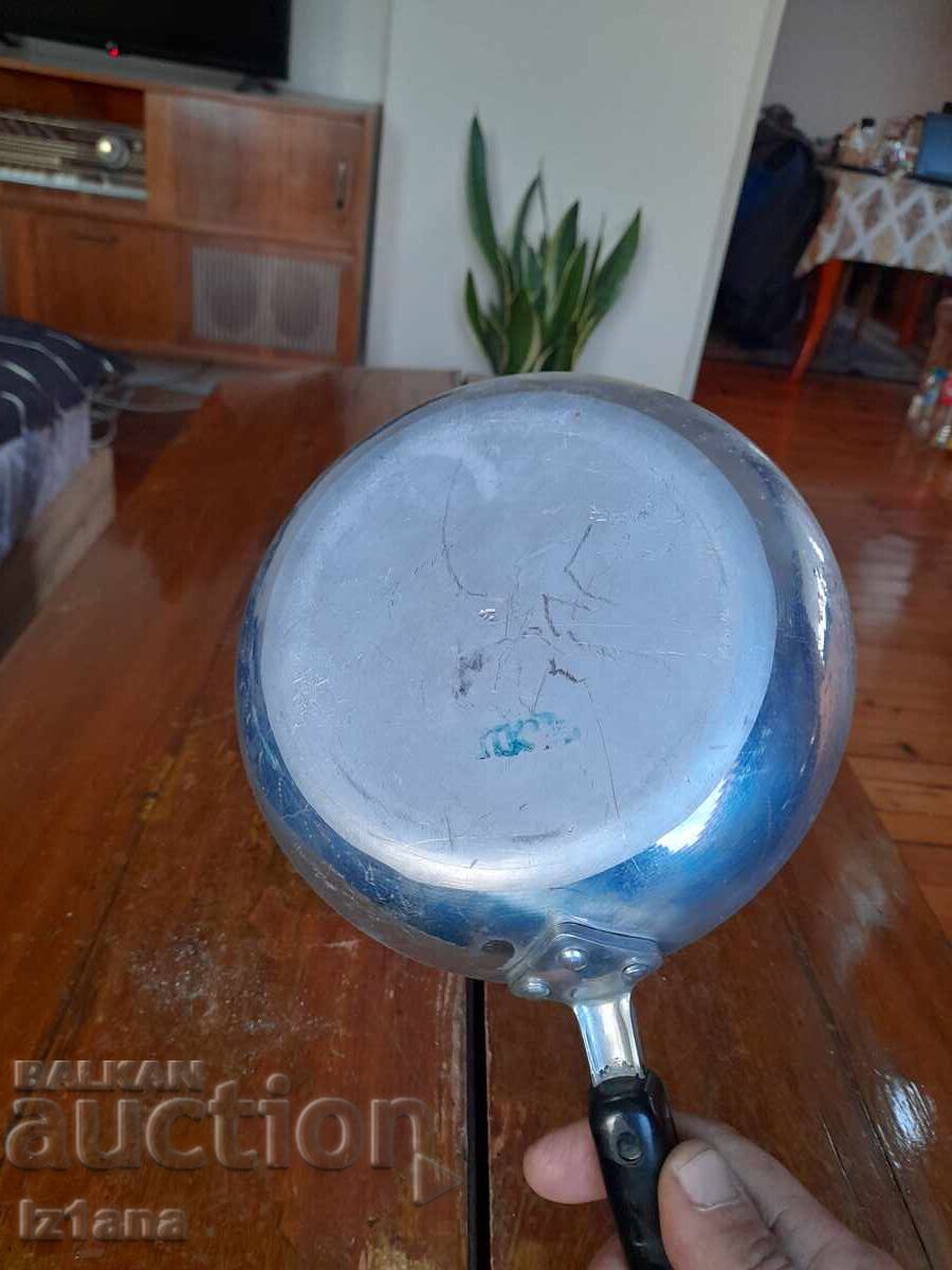 Old aluminum pan - 5 Old aluminum pan - 5
