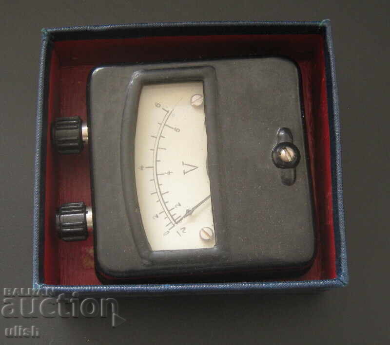 Old device laboratory voltmeter Uchtechprom new box with price 30.00 BGN | € 15.34 Old device laboratory voltmeter Uchtechprom new box with price 30.00 BGN | € 15.34